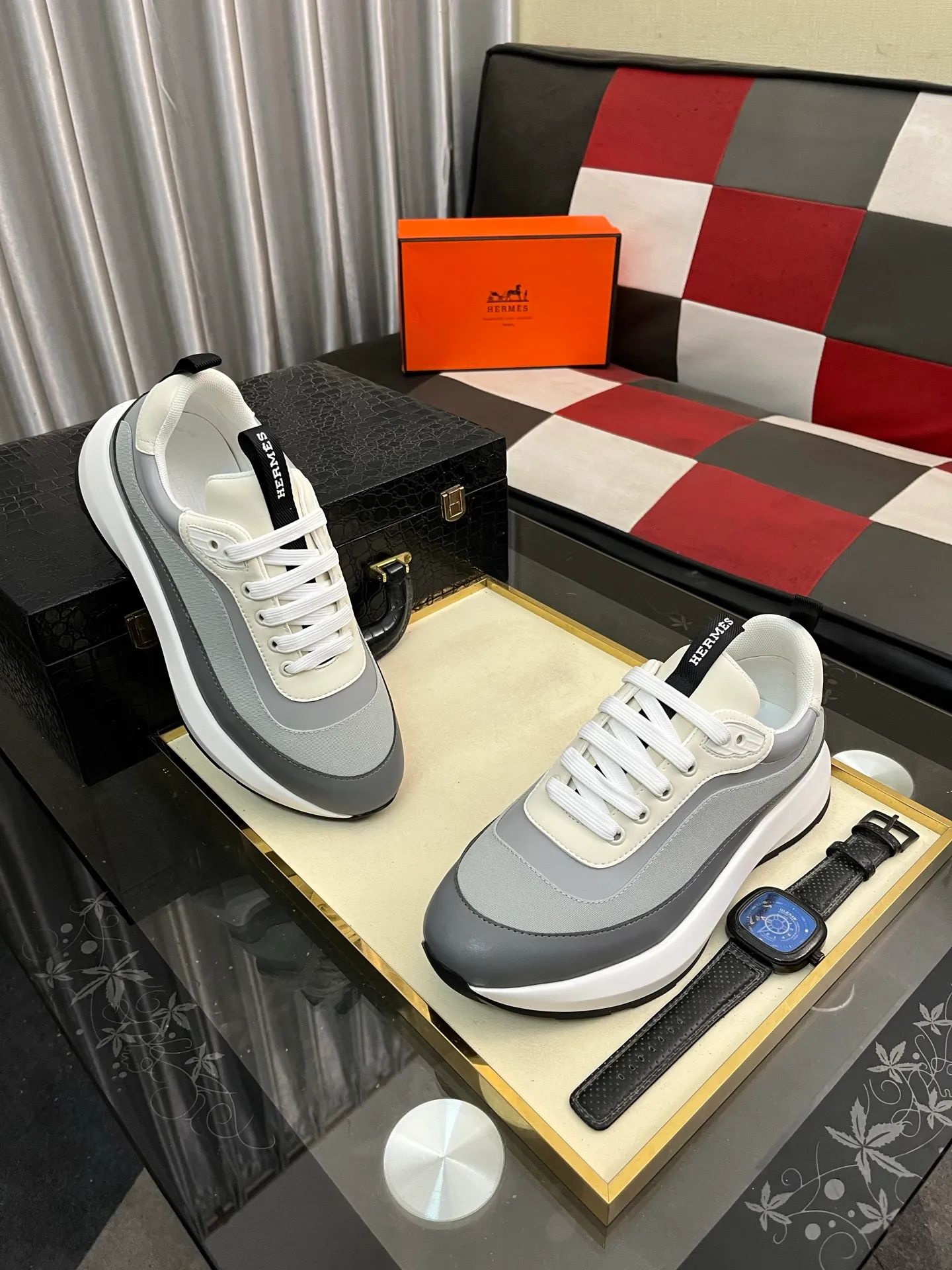 Men's shoes 💰458⌚️⌚️[hermes] Hermès men's fashionable sports shoes, carefully built as an international brand. This casual shoe combines high-quality fabrics and exquisite craftsmanship. It integrates simple and unique design style to interpret the brand's luxurious beauty in a low-key manner. The upper is made of original fabric with a first layer of suede. The layered design has distinct lines on the upper and a lightweight rubber outsole. Light luxury style, the details exude a dynamic masculine atmosphere, elegant and mainstream, size: 38-442️⃣colors available